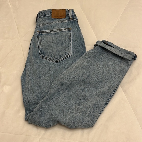 Boyfriend high rise loose jeans. Size 28 - Picture 2 of 4